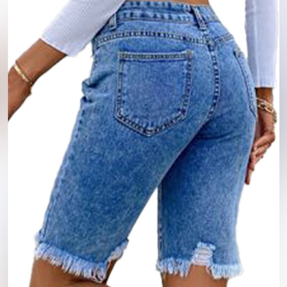 NWT Stretchy Denim Distressed Bermuda Shorts Size Medium - Picture 3 of 7